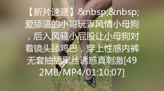 深夜牵着母狗在公路边野战 车来车往 后入内射 差点被路人发现 母狗身材不错 细腰蜜股 鲍鱼也粉嫩