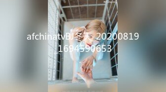 外表如此清秀温柔的眼镜女神【美妞上线】竟就这样下海啦，护士情趣诱惑，手指扣逼，甜美的淫荡呻吟令你鸡巴硬到射！